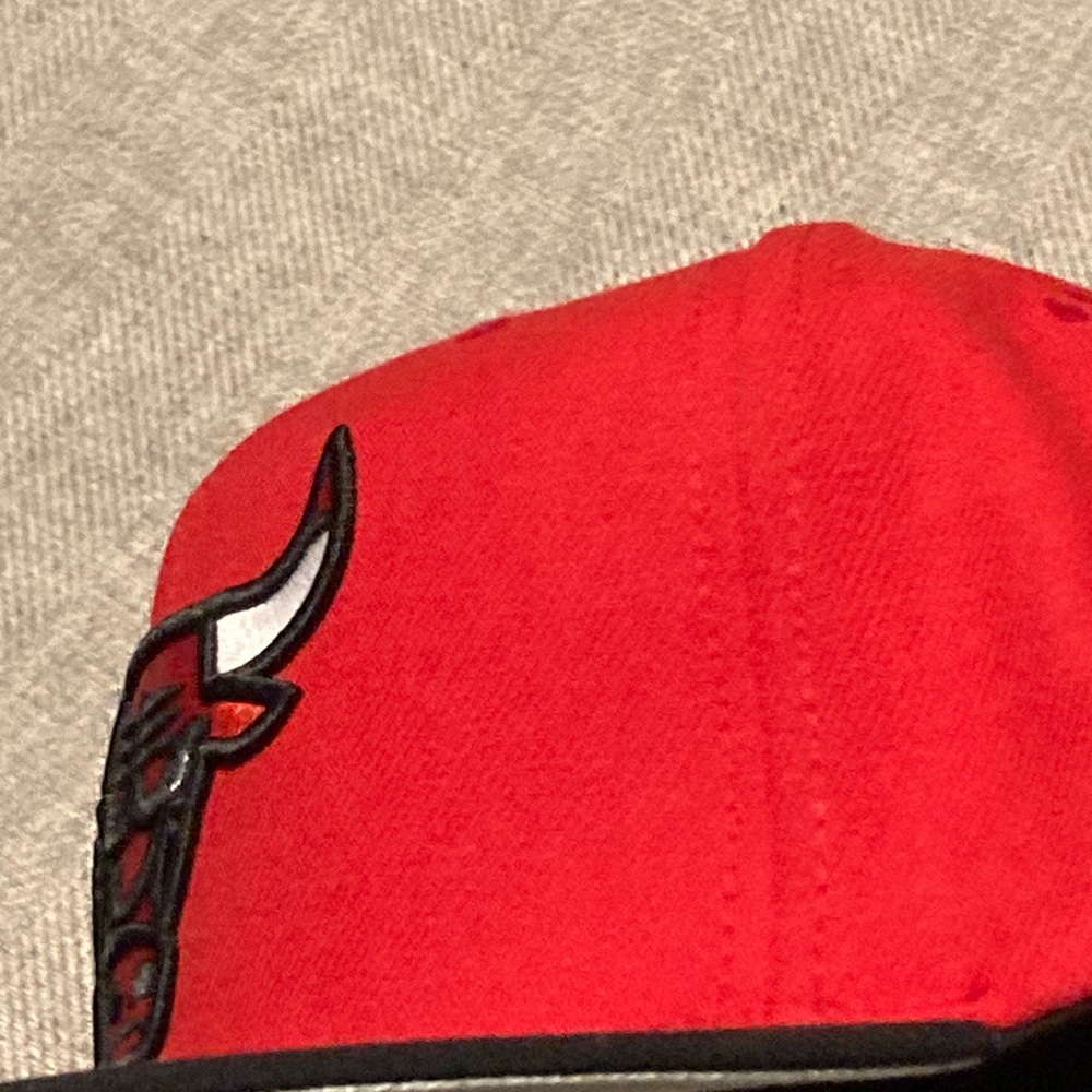 Bulls M&N SnapBack - Picture 7 of 7